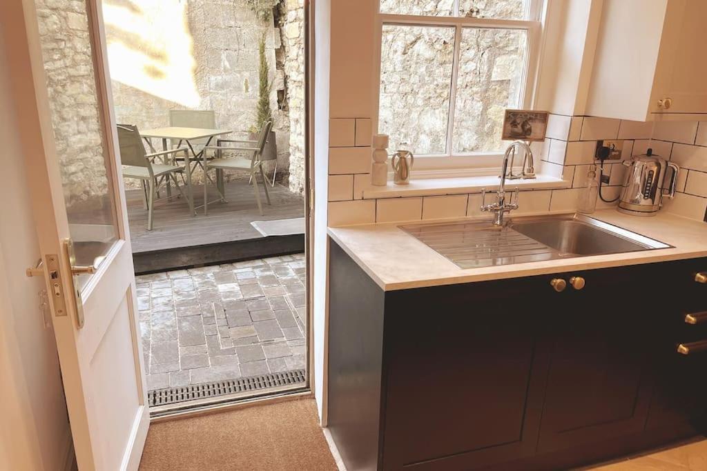 Ferienwohnung Courtyard Garden, Beautifully Finished Flat - Ba1 Bath Exterior foto